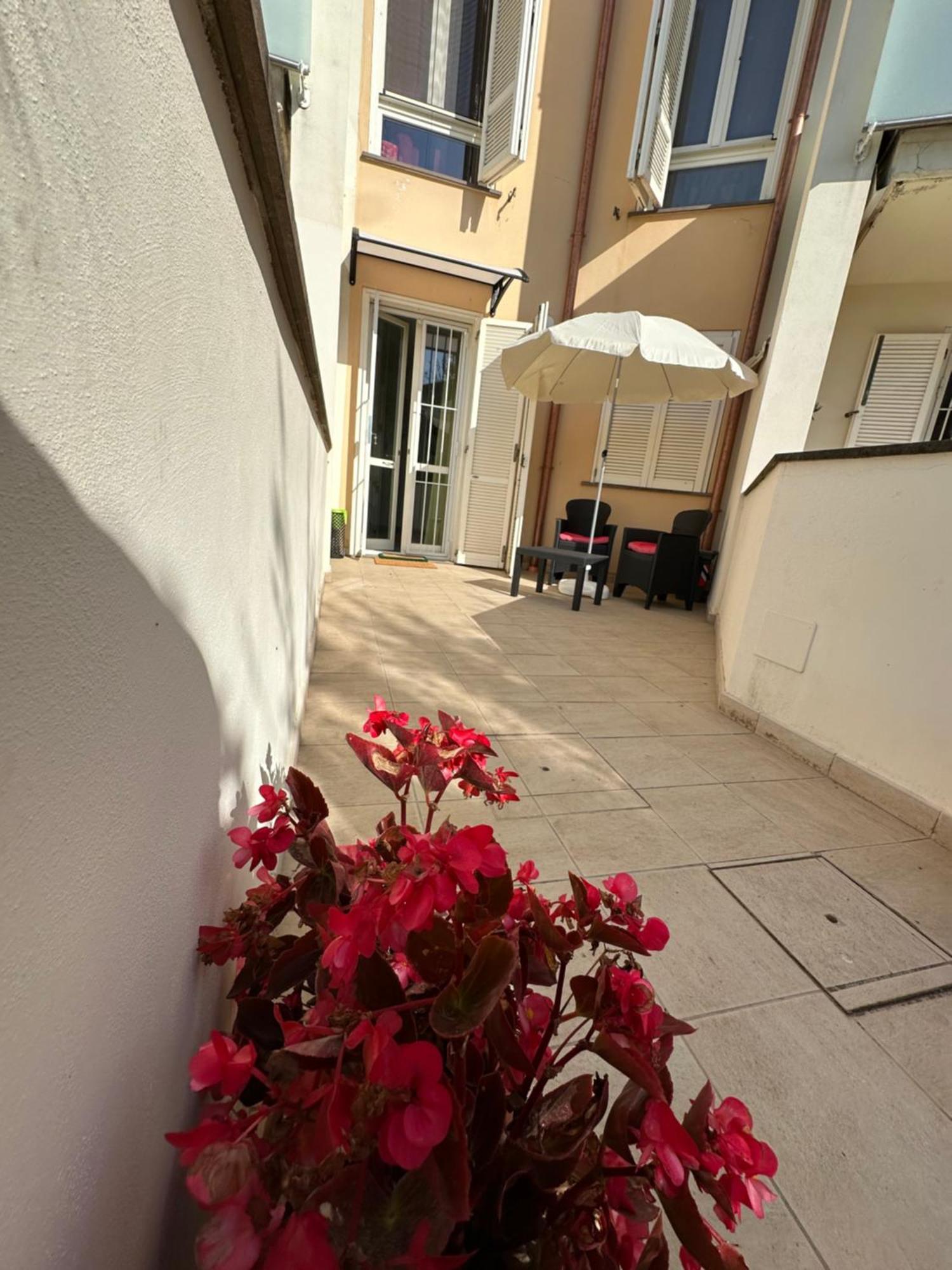 La Kasina Hotel Livorno Bagian luar foto